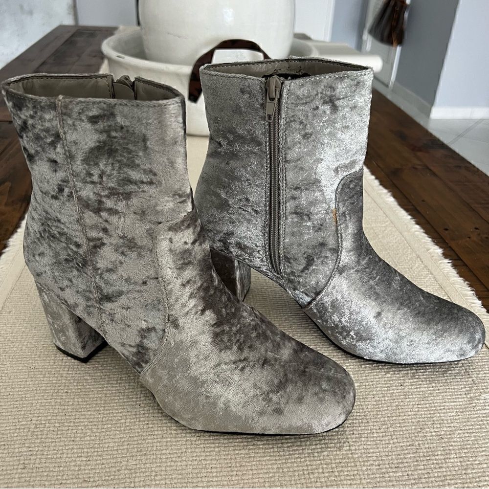 HIPPIE LAUNDRY Stylish Ankle Boots Velvety In Grey Marble Color Size 9